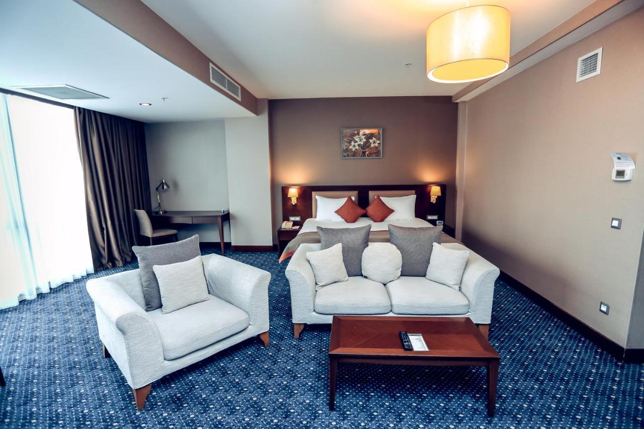 Parkside & Hotel Baku