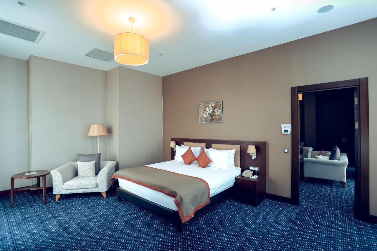 Hotel Parkside & 4*