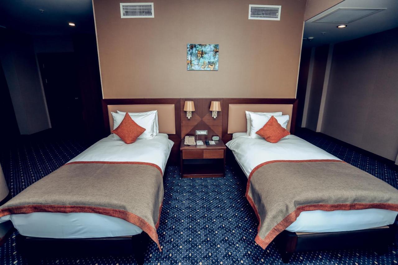 Parkside & Hotel