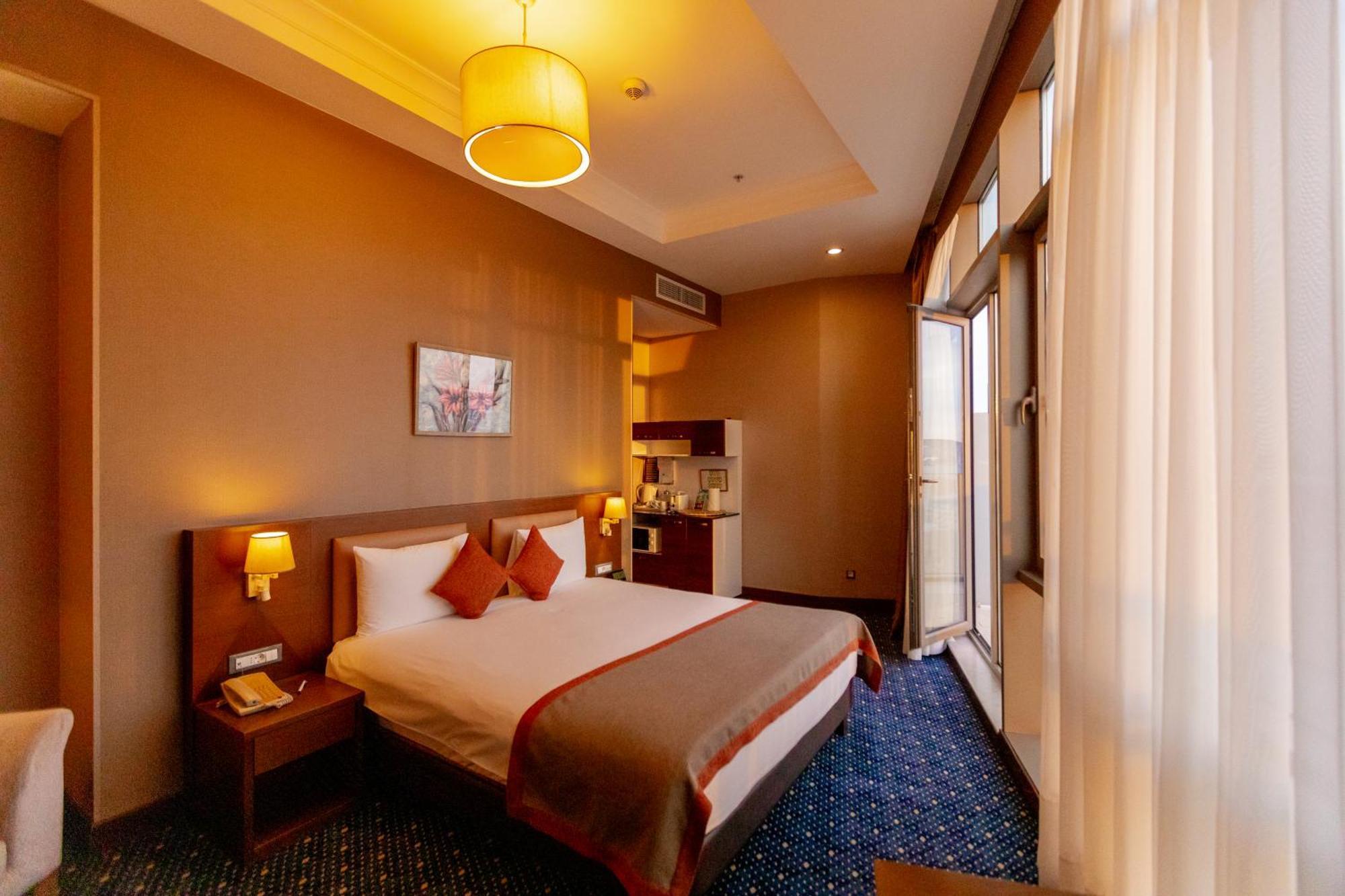 Hotel Parkside & 4*