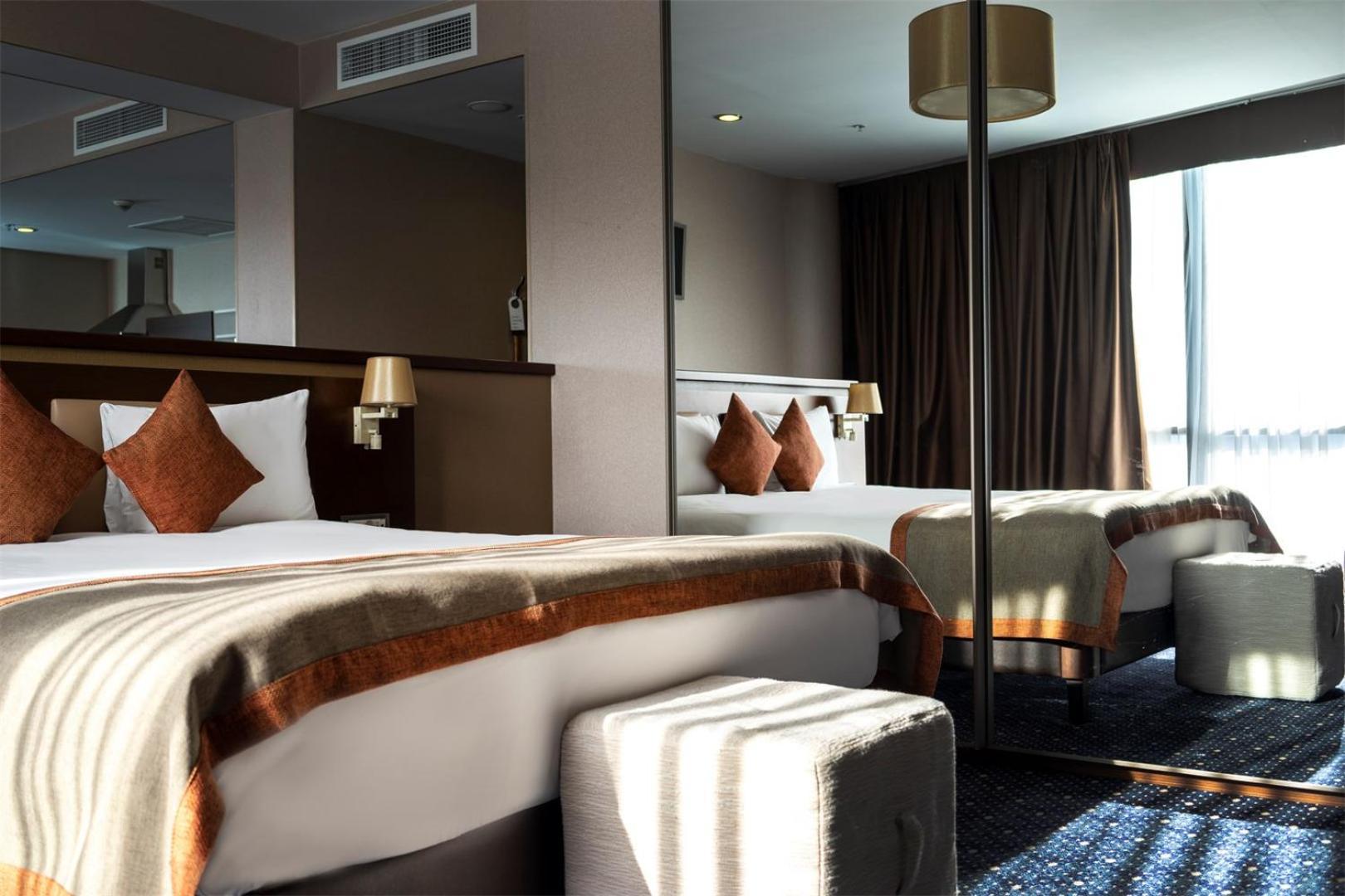 Parkside & Hotel