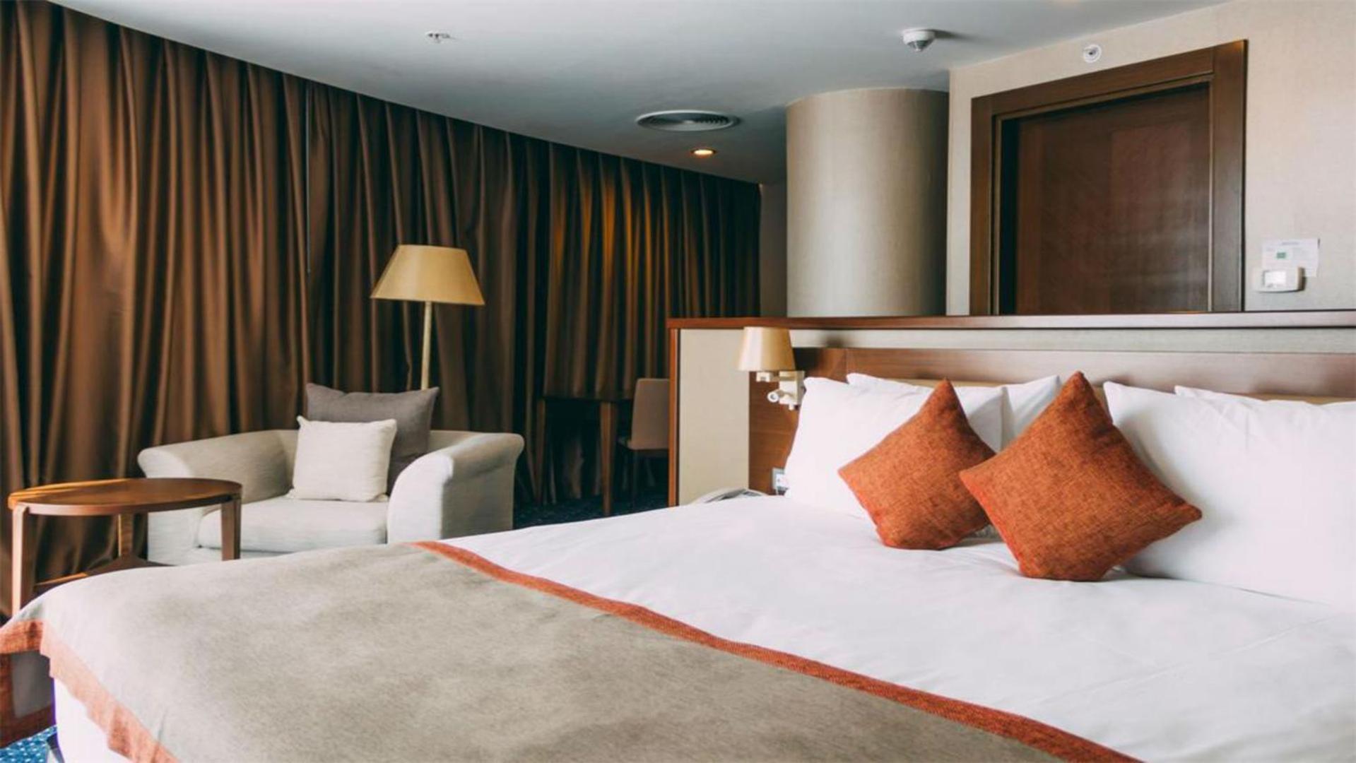 Parkside & Hotel Baku