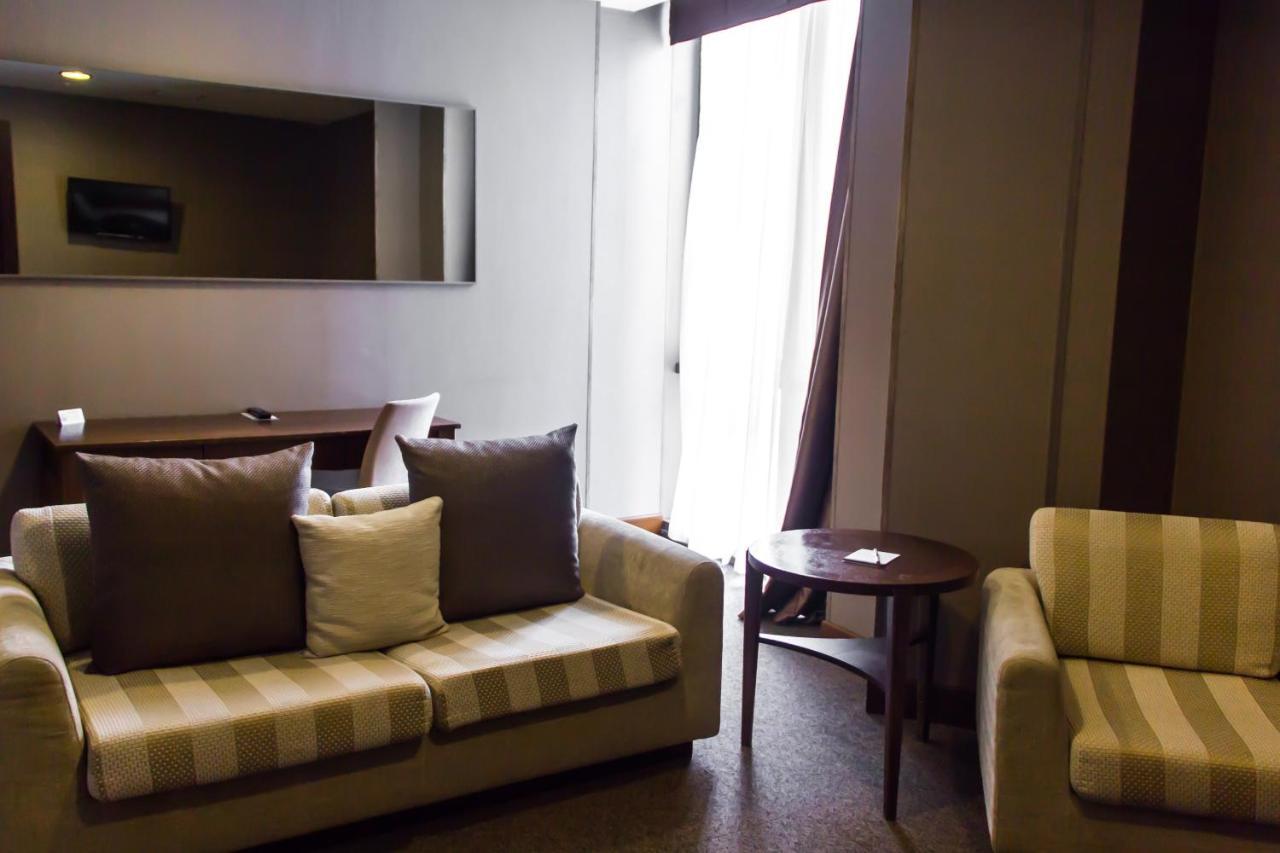 Отель Parkside & 4*
